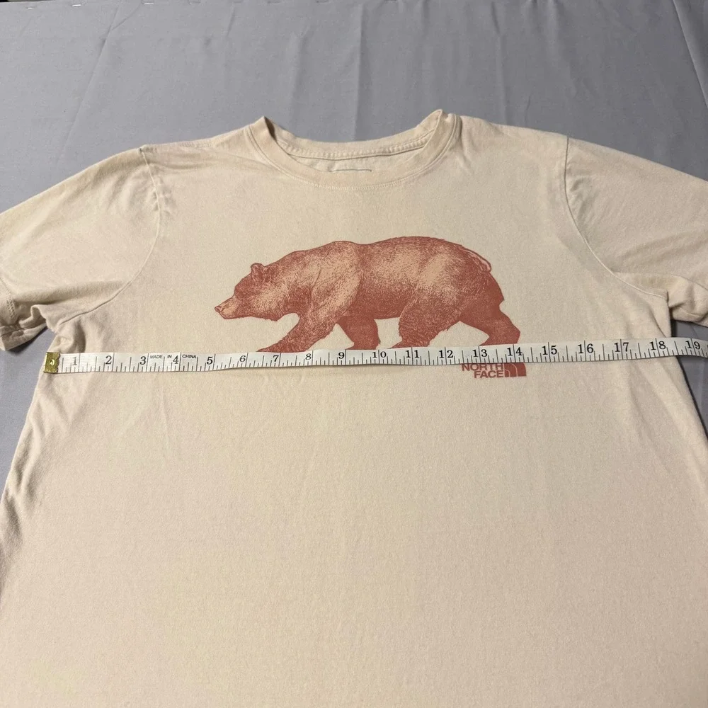 The North Face Womens Beige Grizzly Bear Graphic T-Shirt Size M Short Sleeve Tee - Picture 2 of 5